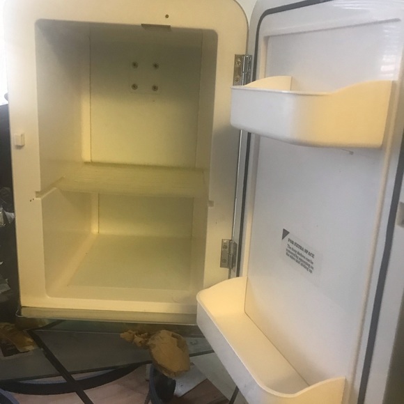 Brookstone mini fridge hot and cold - Picture 6 of 14